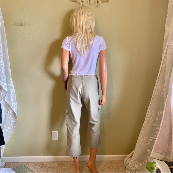 Levi’s Olive Green Cargo Capris Pants - Picture 8 of 8